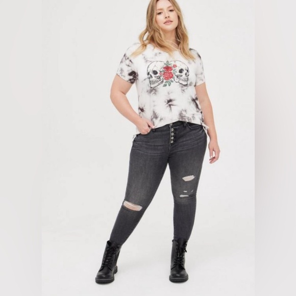 Torrid Perfect Tee - Super Soft Skulls Tie-Dye White Roses Lightweight Plus Sz 3 - Picture 2 of 8